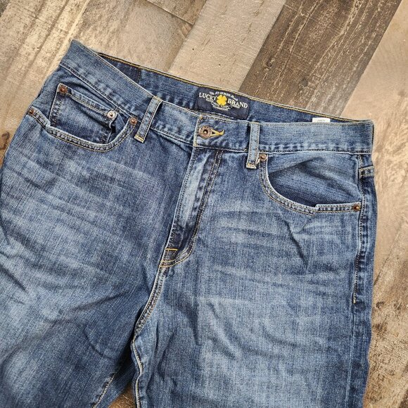 Mens Lucky Brand 429 Classic Straight size 33x30 Mid Rise Denim Jeans - Picture 1 of 9